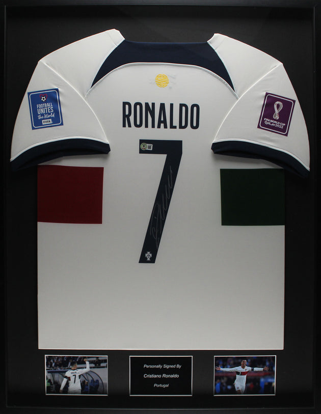 Cristiano Ronaldo Portugal 22/23 ingelijst uit shirt