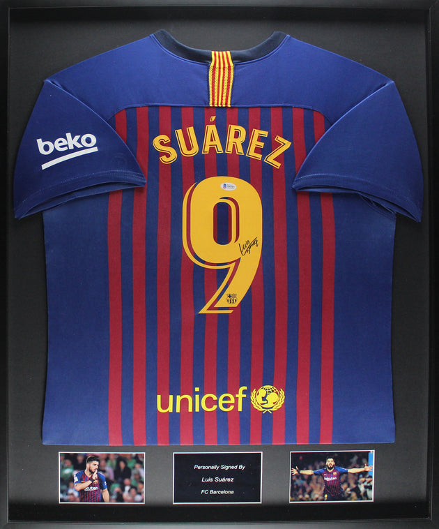 Camiseta local enmarcada de Luis Suárez con el FC Barcelona 15/16