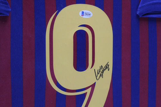 Camiseta local enmarcada de Luis Suárez con el FC Barcelona 15/16